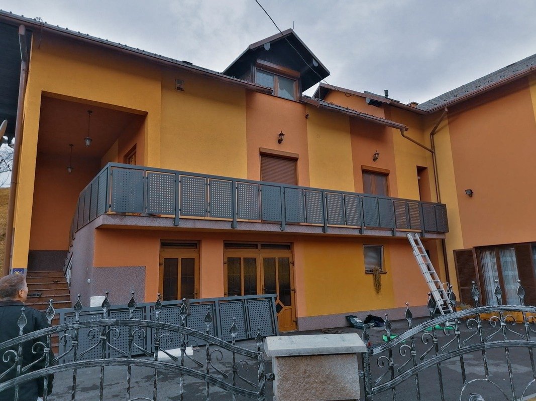 Balkonska metalna ograda